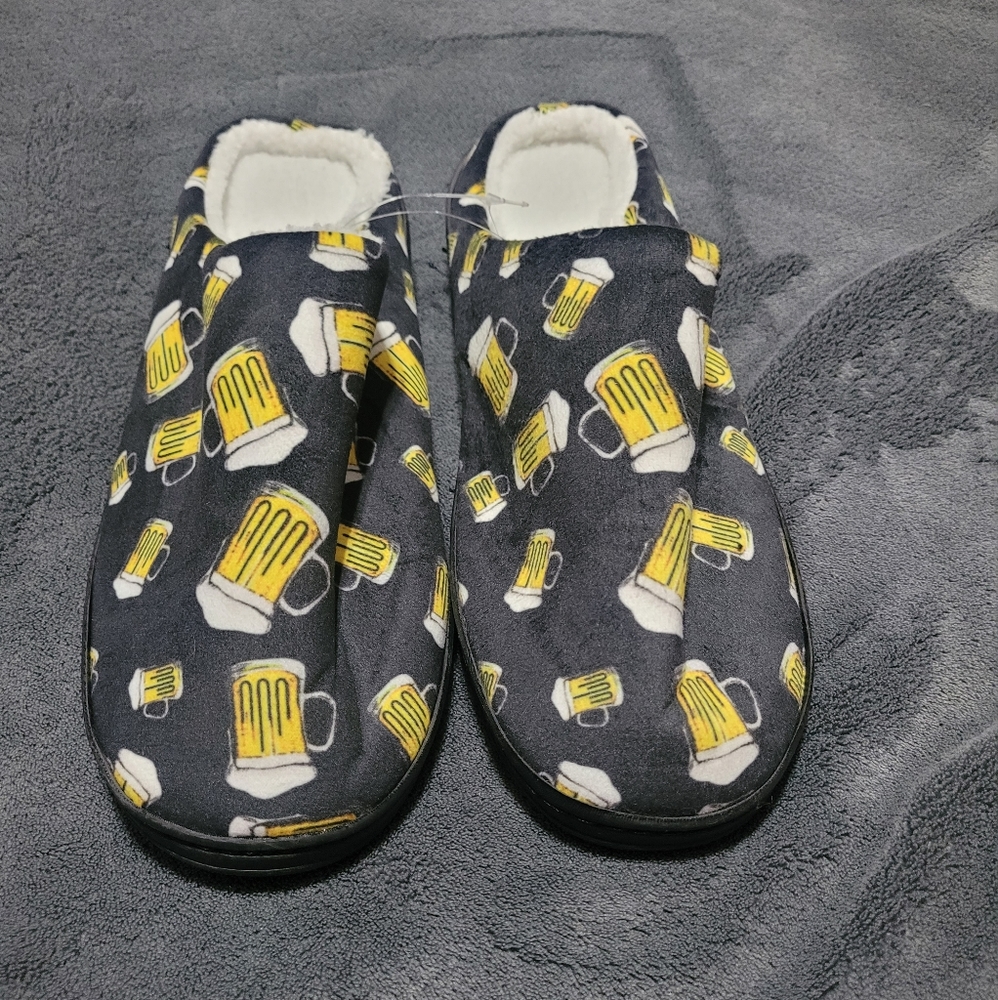 NEW Novelty Beer Slippers~Revolution~Fuzzy~Mens~Medium~XL~13